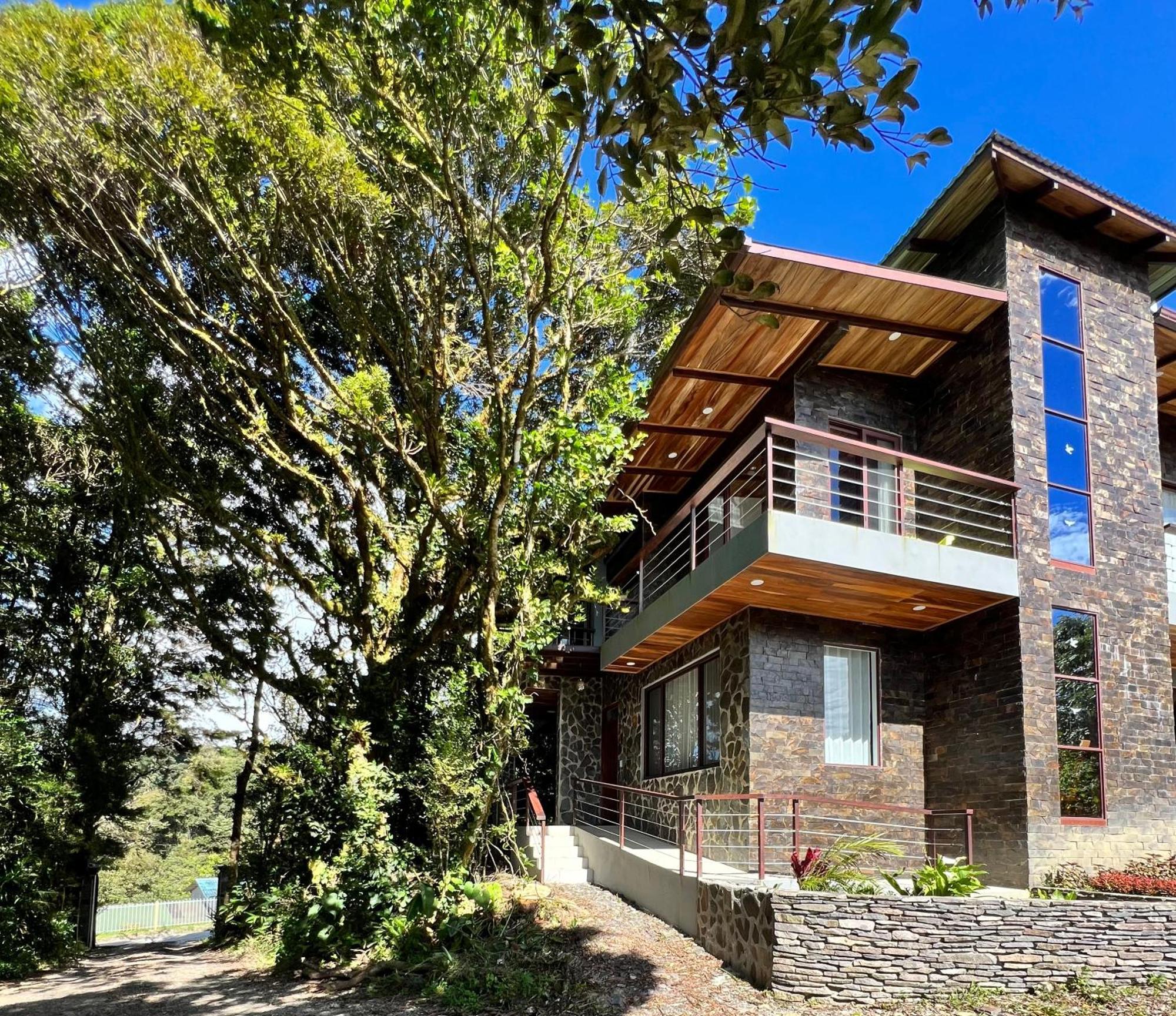 Cougar Villa Monteverde