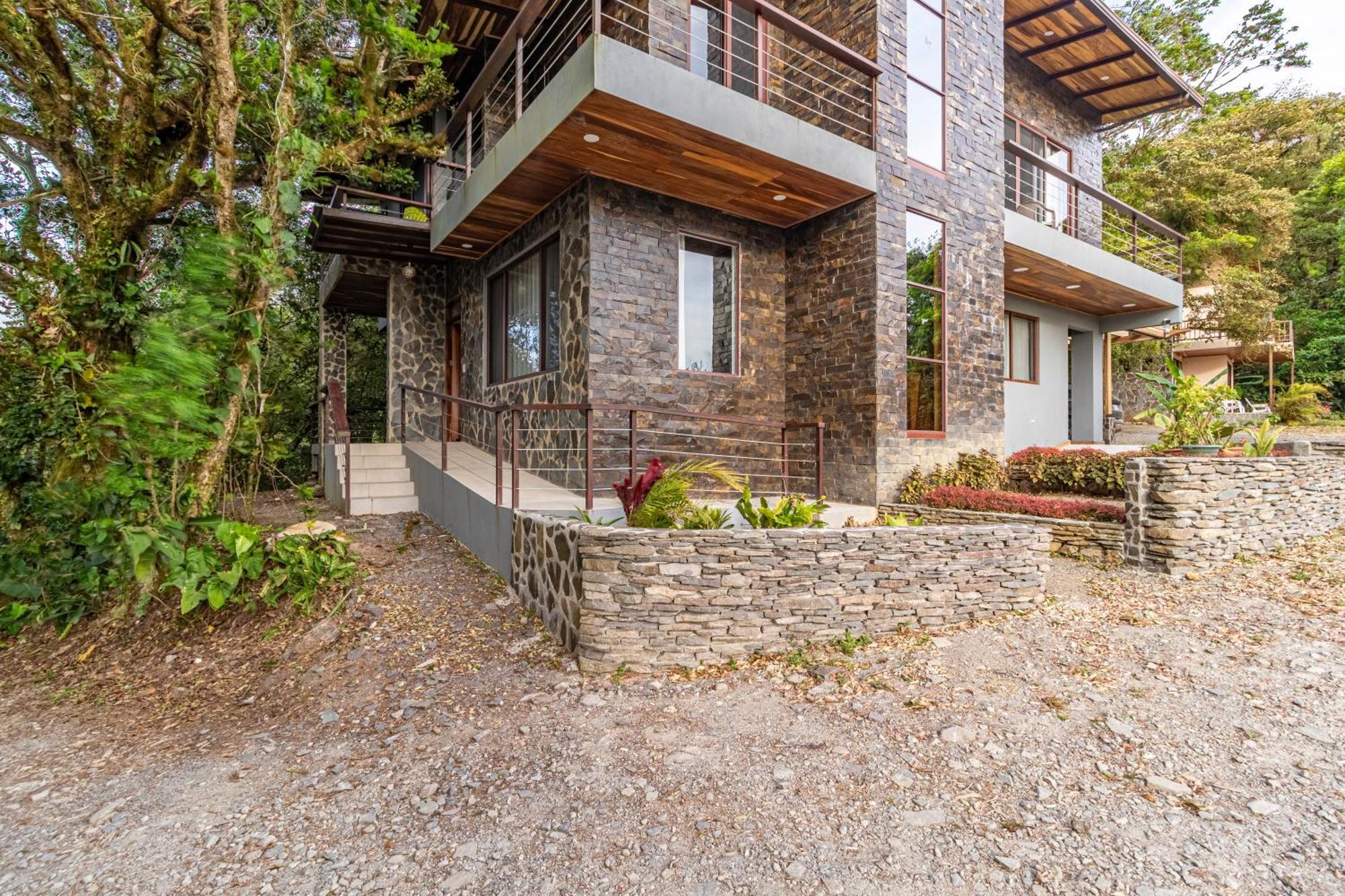 Cougar Villa Monteverde