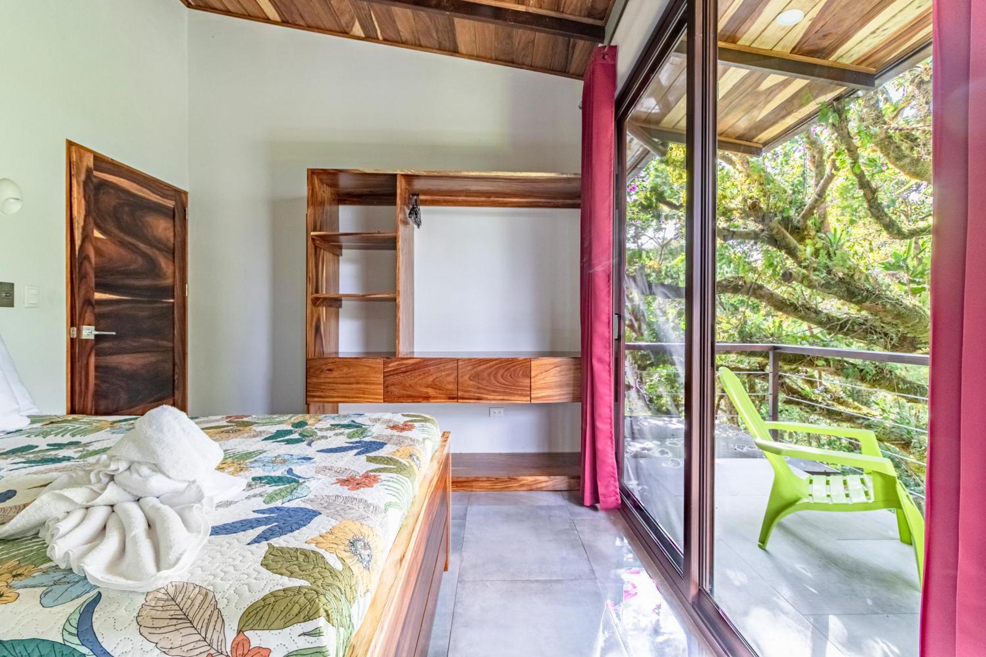 Cougar Villa *