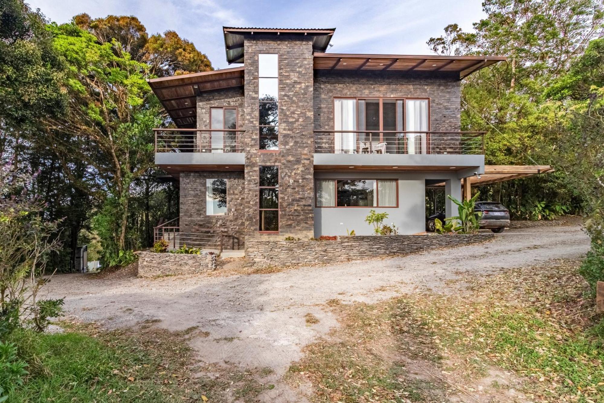 Cougar Villa Monteverde