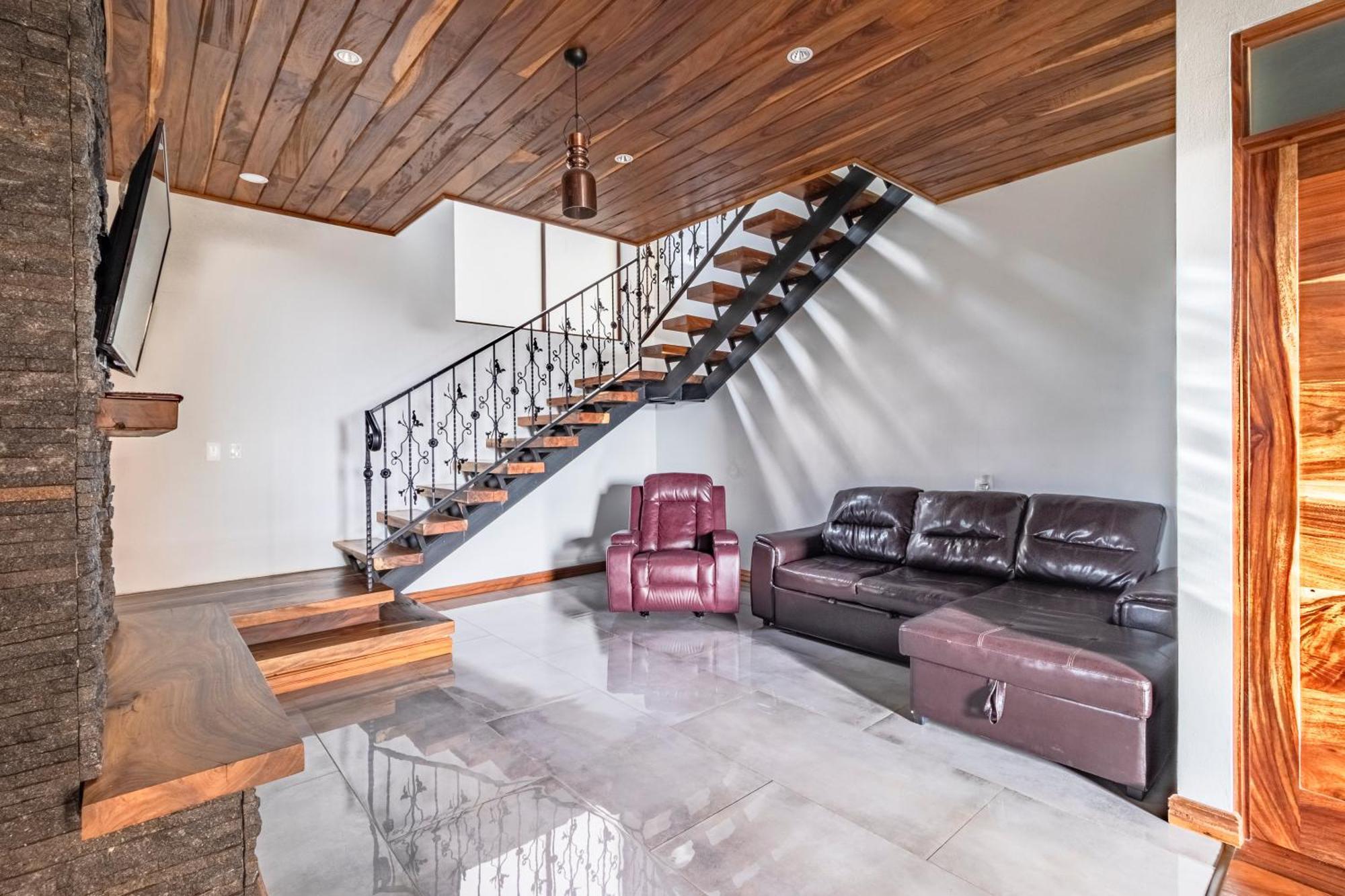 Cougar Villa *