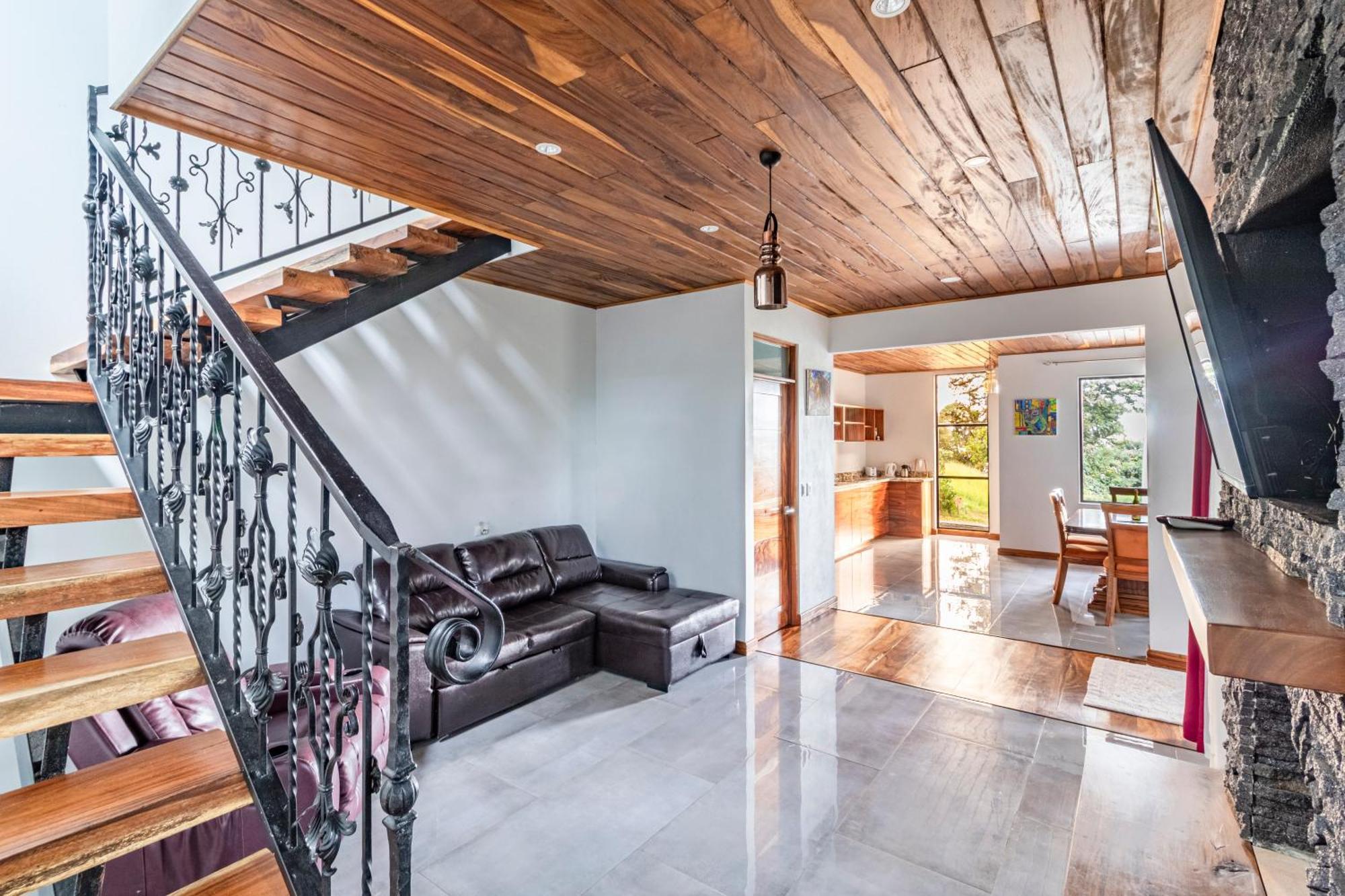 Cougar Villa *